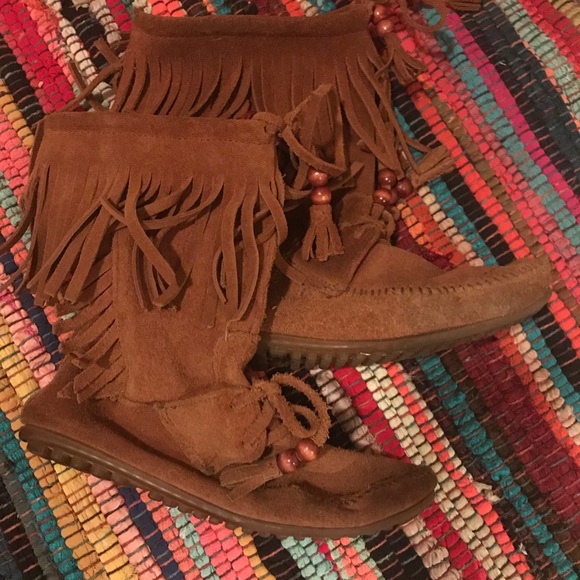 Minnetonka moccasin boots! - Picture 2 of 2